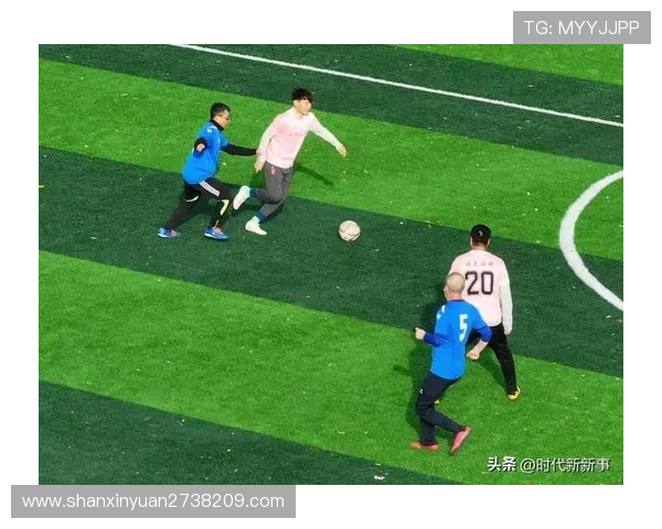 足球明星齐聚青秀山激情对决展现绿茵场上的巅峰技艺与友谊之光 足球明星齐聚青秀山激情对决展现绿茵场上的巅峰技艺与友谊之光