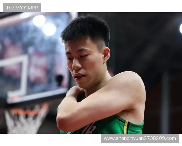 足球明星身弱背后的故事与挑战揭示了运动员的脆弱与坚韧